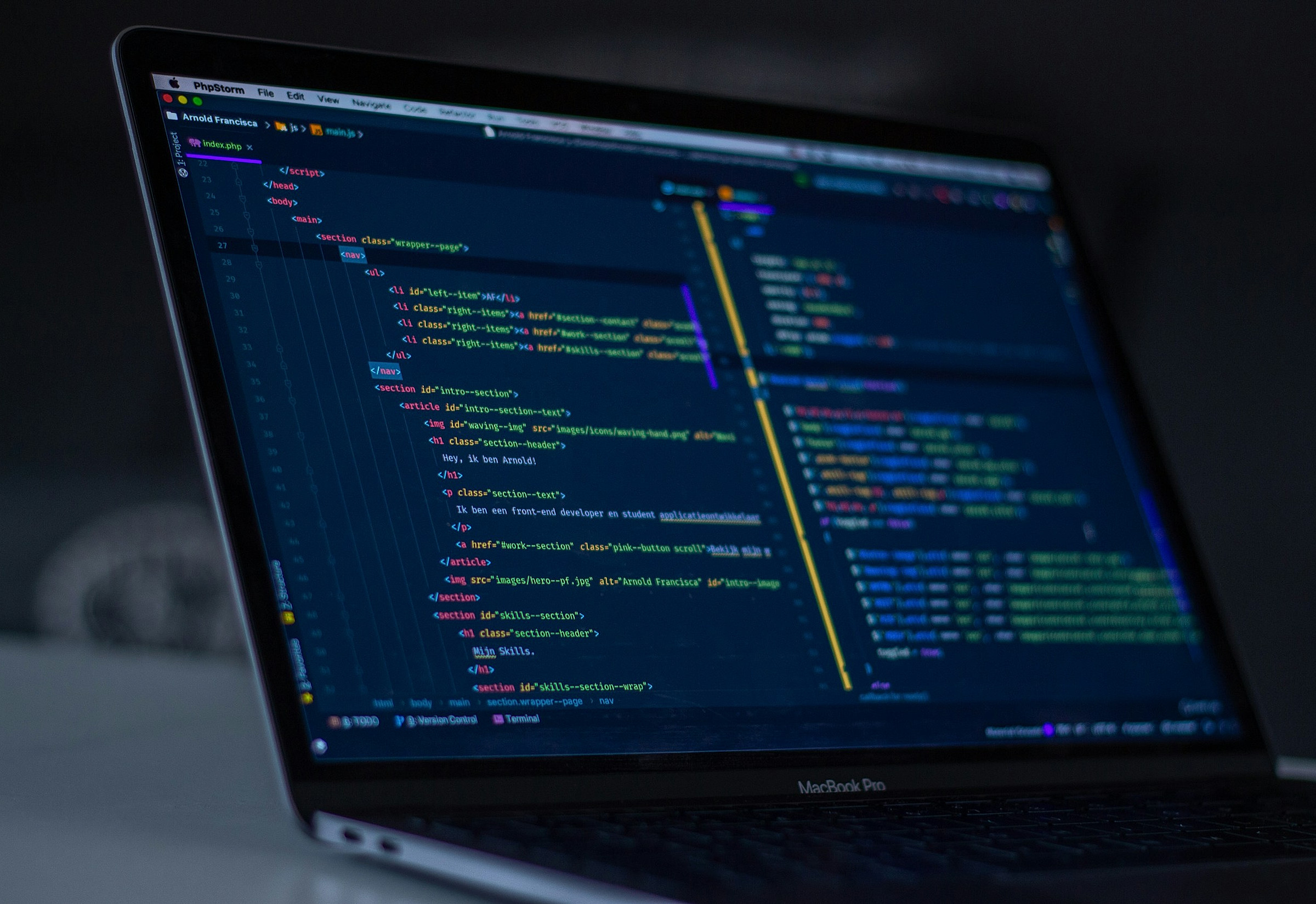 Desarrollo de software y código real en entorno profesional